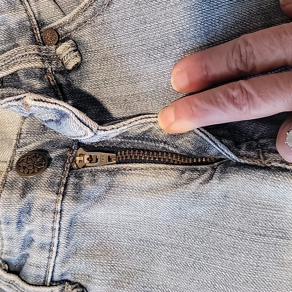 BCBGeneration Jeans - Picture 6 of 6